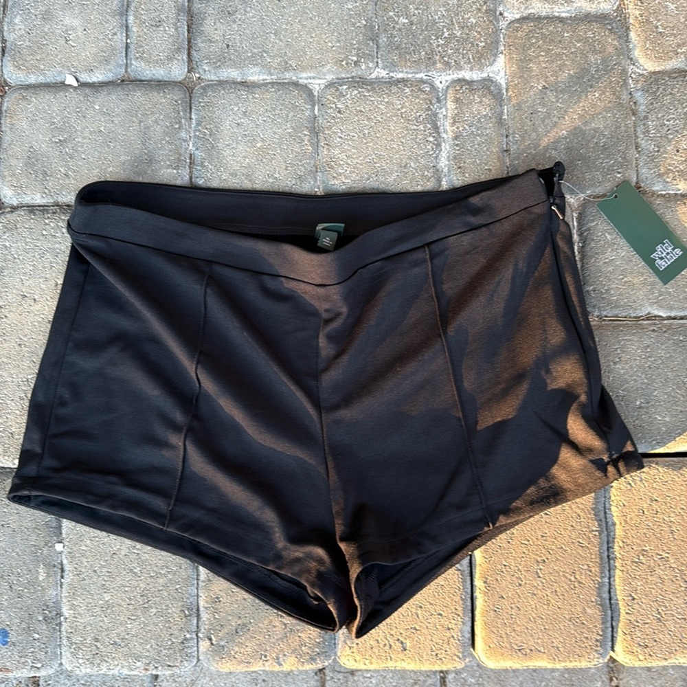 Women’s side zip up shorts